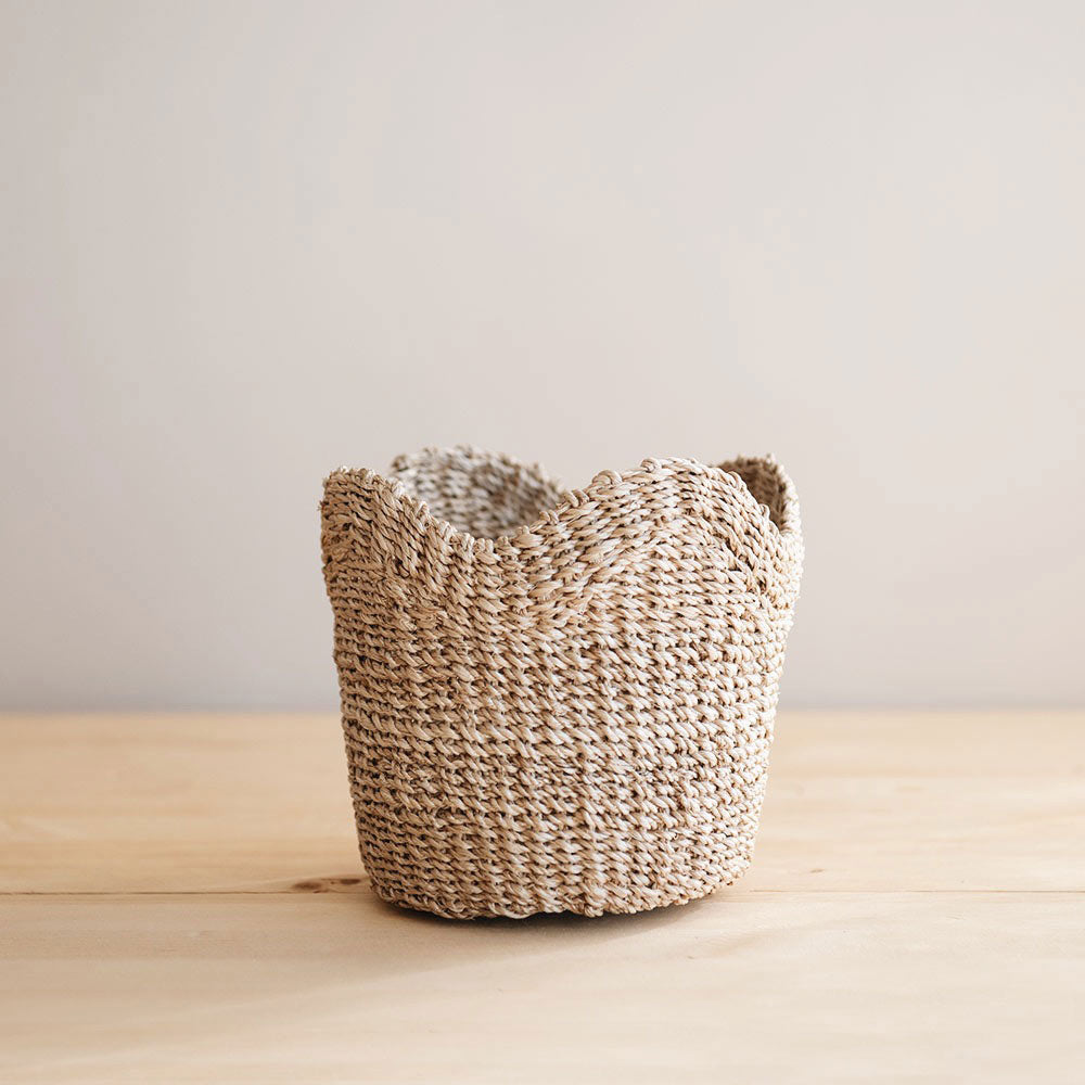 Natural Mini Scalloped Woven Basket - Image 1
